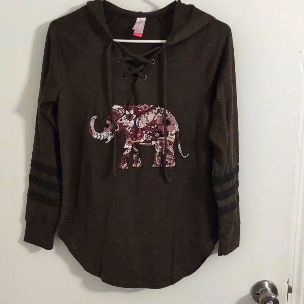 Woman's long sleeve hooded shirt